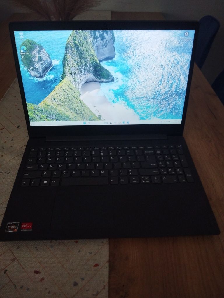 Laptop Lenovo v15 ADA