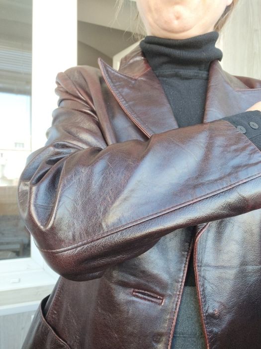 Бордовий шкіряний піджак