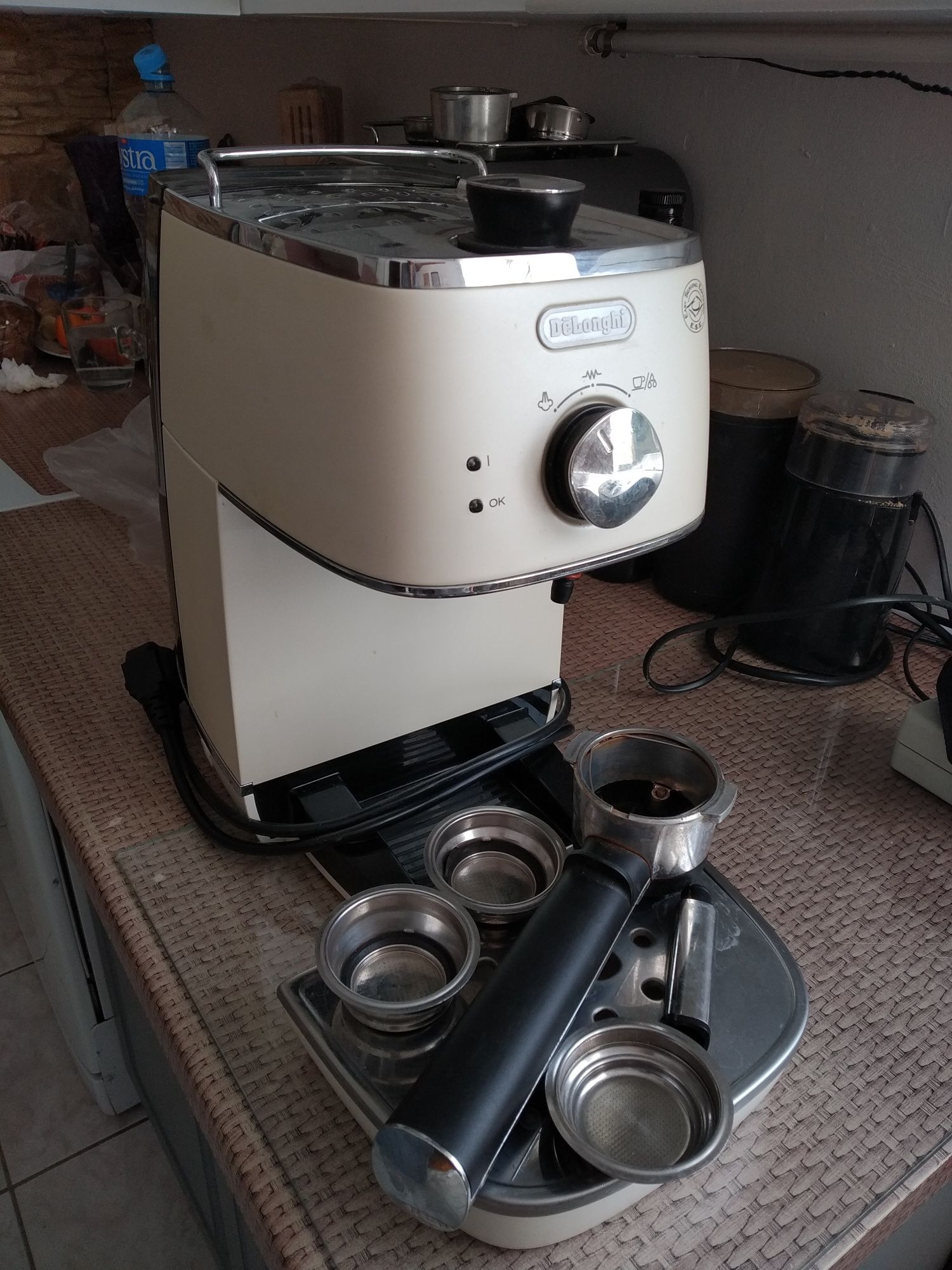 Delonghi ekspres kolbowy ciśnieniowy do kawy coffee machine espresso