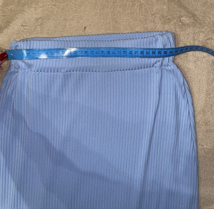 Костюм блакитний юбка з розрізом і топ