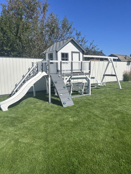 Дитячий будиночок гірка скеледром гойдалки столик лавочки майданчик