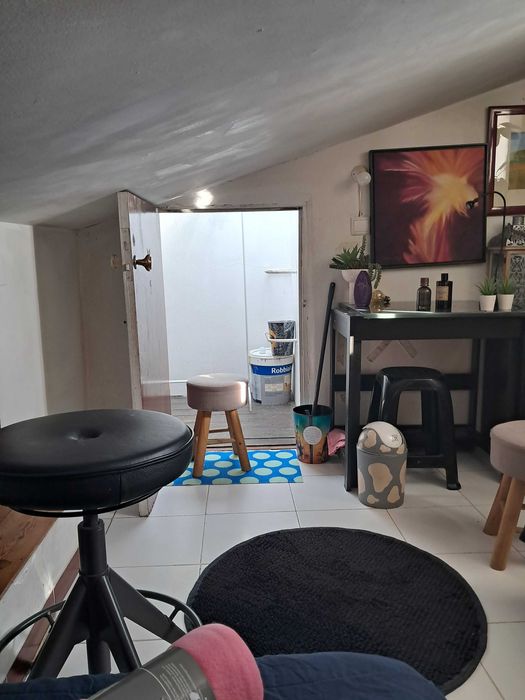 Sotão Charmoso. Metro Chiado, centro Lisboa. Ler texto.