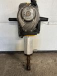Spalinowy młot wyburzeniowy WACKER BH 55
