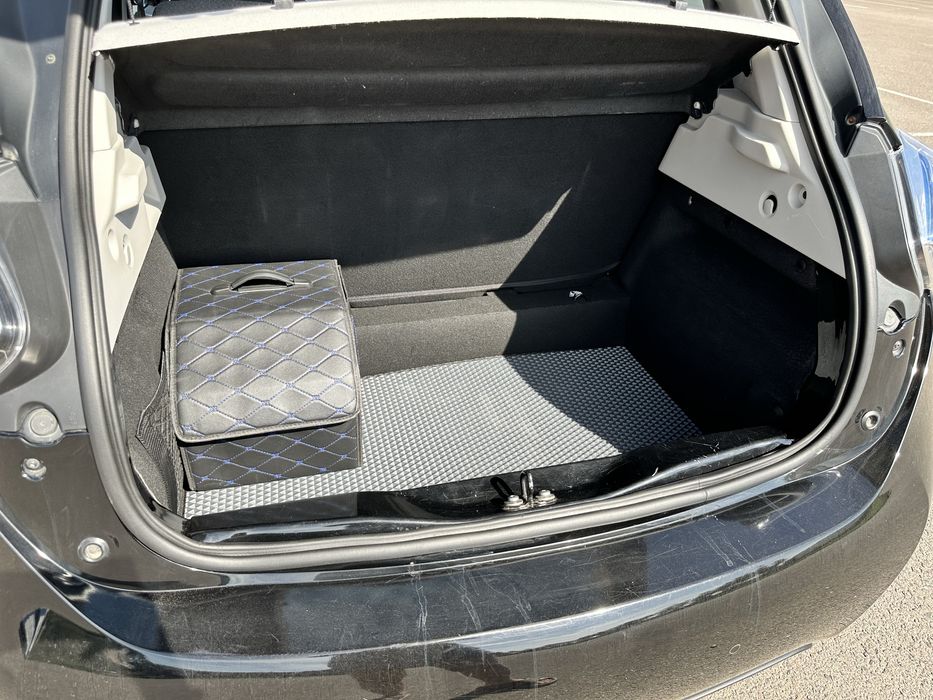 Renault Zoe 2015 рік електромобіль