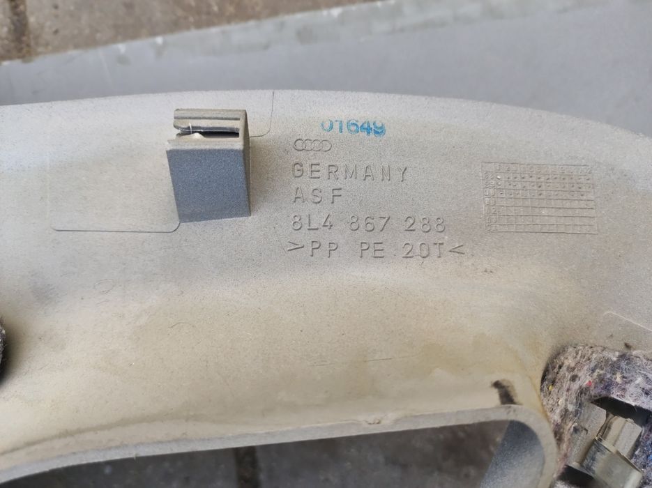 Tapicerka Osłon Słupków Tył Bagażnika Audi A3 8L Lift 1.9 5 Drzwi Seda