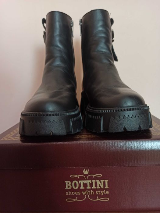 Продаю осіннє\ весняне взуття, черевики 38 розмір