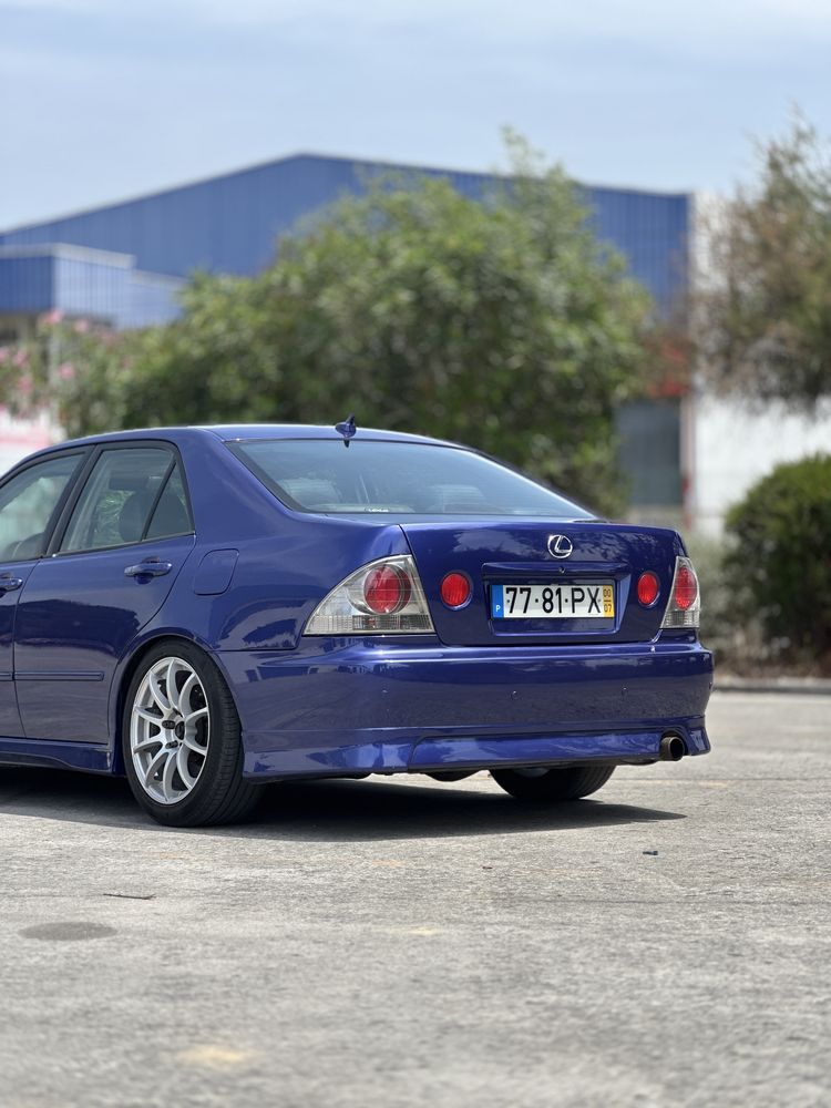Lexus IS200 (GXE10)