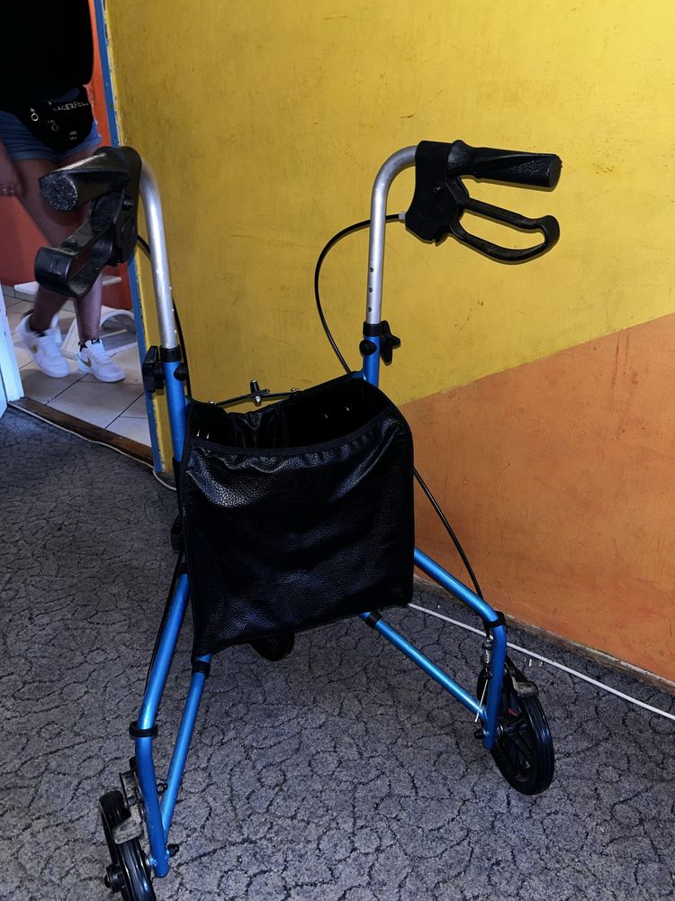 Lekki chodzik rehabilitacyjny