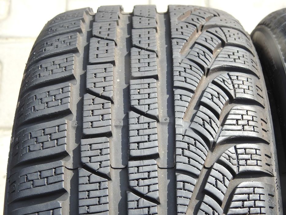 4x Pirelli Winter SottoZero Serie 2  225/40r18 92V 2x8,2mm 18rok