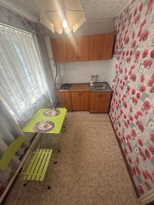 Вільна 1 кім на Вул Молодіжна  меблі та техніка  4500