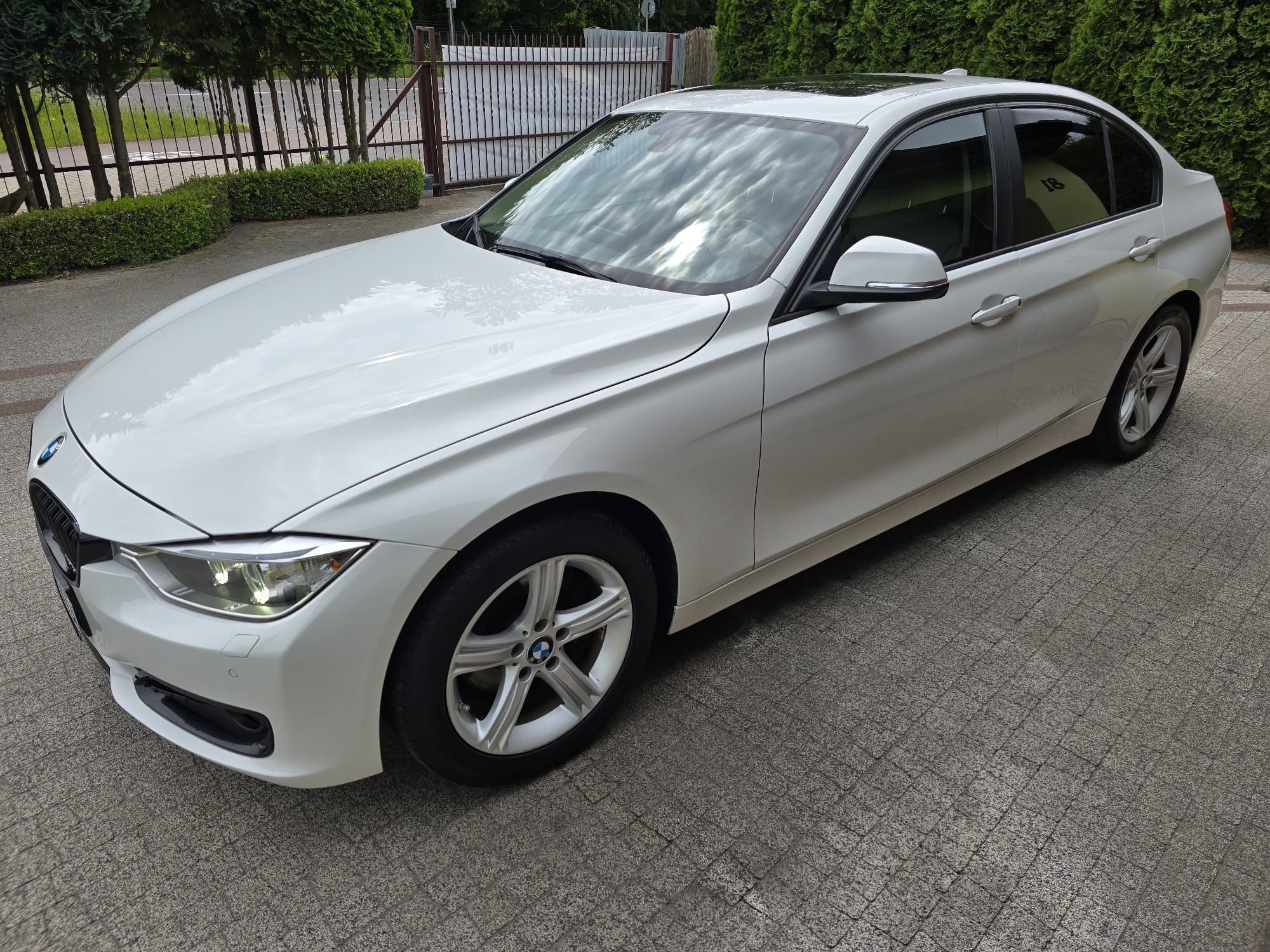 BMW 320i maly przebieg