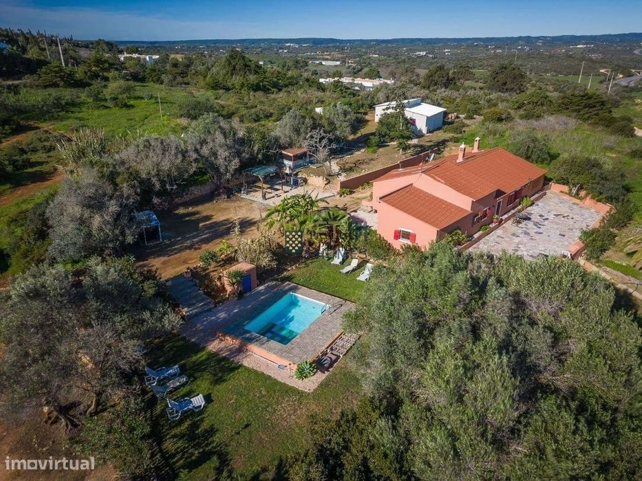 Quinta com  17. 660m2 a Venda em Lagos