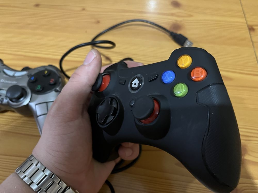 Два игровых джойстика