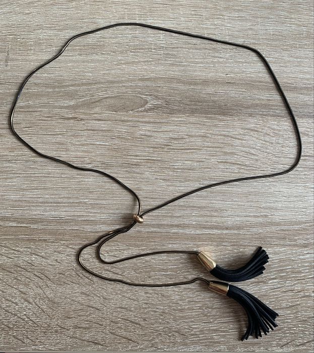 Czarny złoty regulowany naszyjnik ze skórzanymi elementami