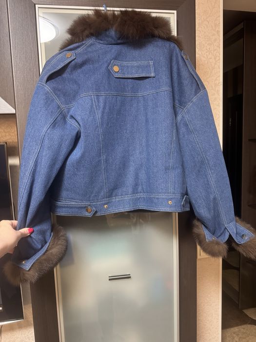 Продам джинсовую куртку с песцом
