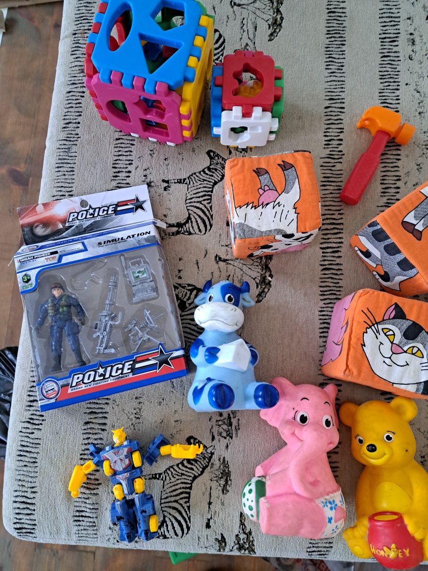 Дитячі іграшки пакетом