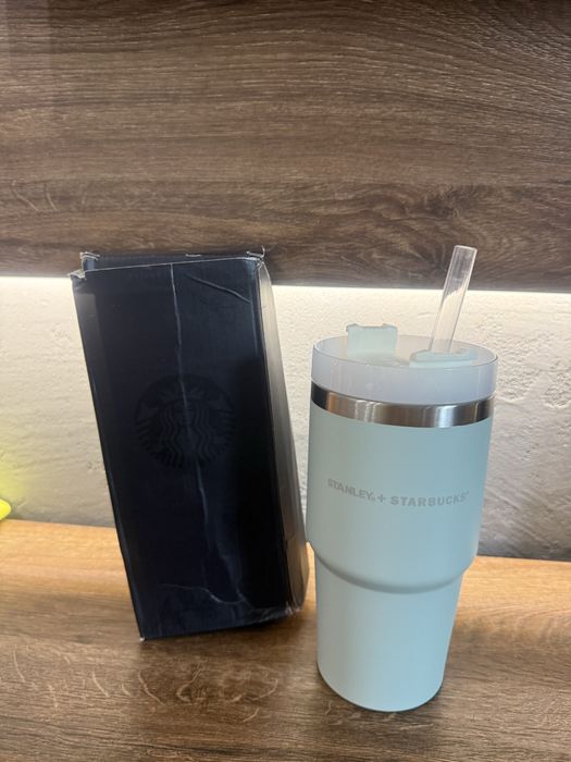 Kubek Stanley + Starbucks – klasyczna elegancja w nowoczesnym wydaniu