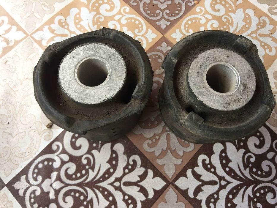 Сайлентблоки задні  на бмв е 46