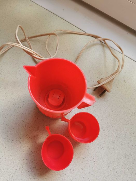 Mini czajnik elektryczny z kubeczkami PRL