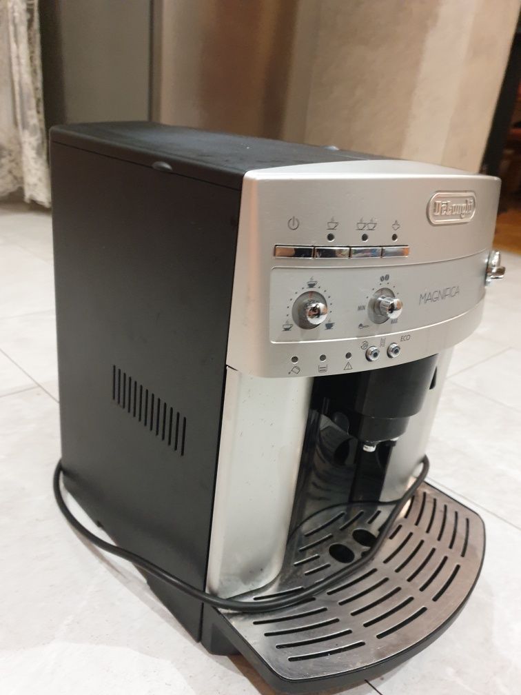 Кавомашина/кавоварка  Delonghi Magnifica ESAM 3200S