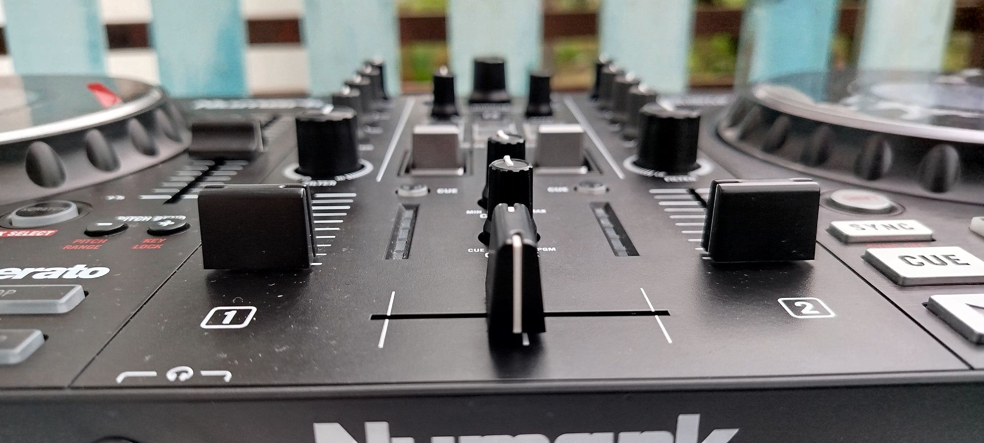 Vendo Numark Mixtrack Platinum FX