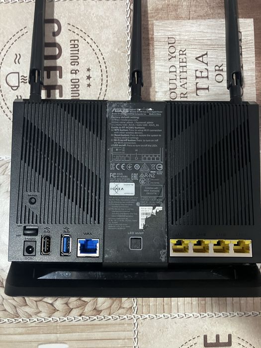 Роутер ASUS RT-AC68U.