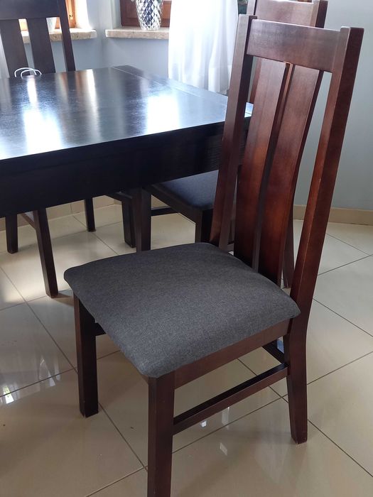 Stół z krzesłami do jadalni