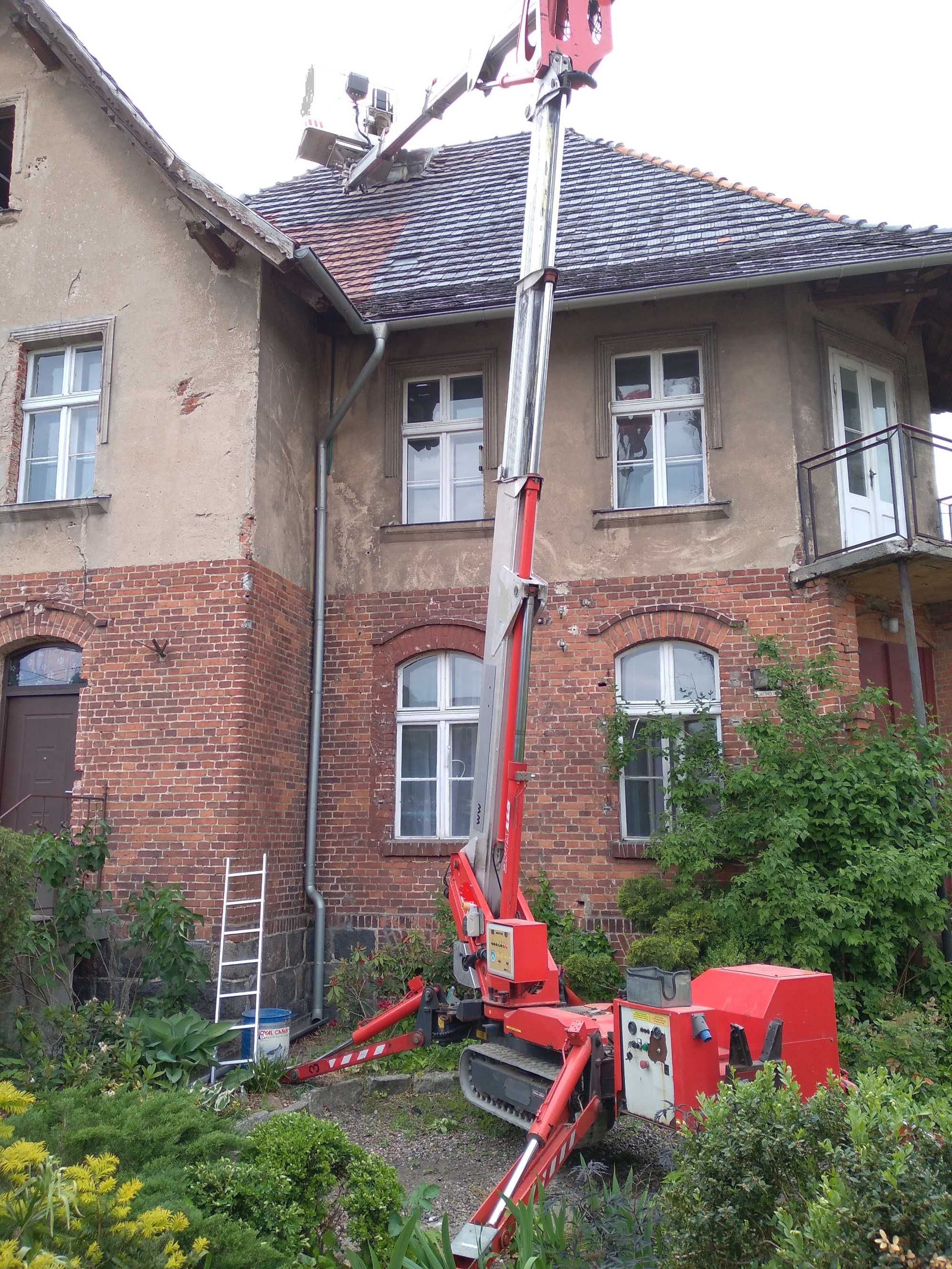 Podnośnik koszowy, nożycowy, zwyżka Gniezno, Mogilno, wycinka drzew