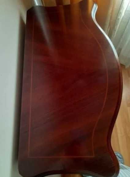 Vitrine em madeira maciça de mogno