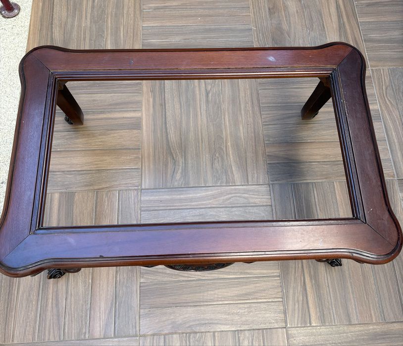 Mesa centro em mogno