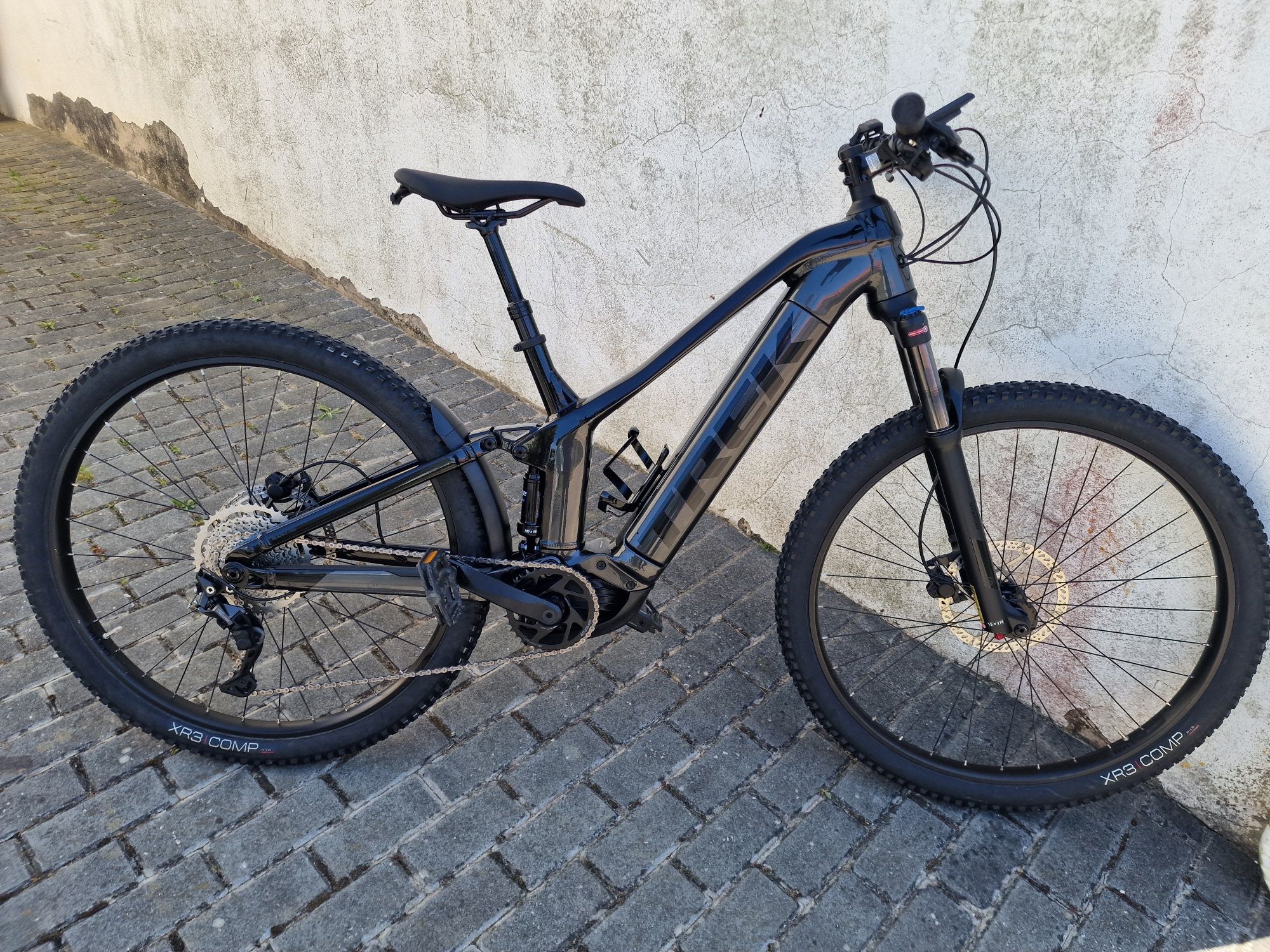 Trek Powerfly FS4 (E-Bike) com suspensão total