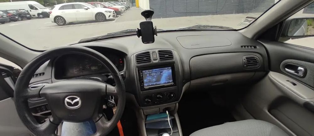 Mazda 323 1.4 - gasolina - 2001