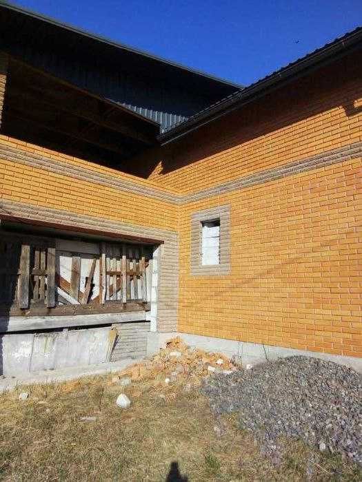 Продам земельну ділянку з недобудованим будинком, в селі Дружня