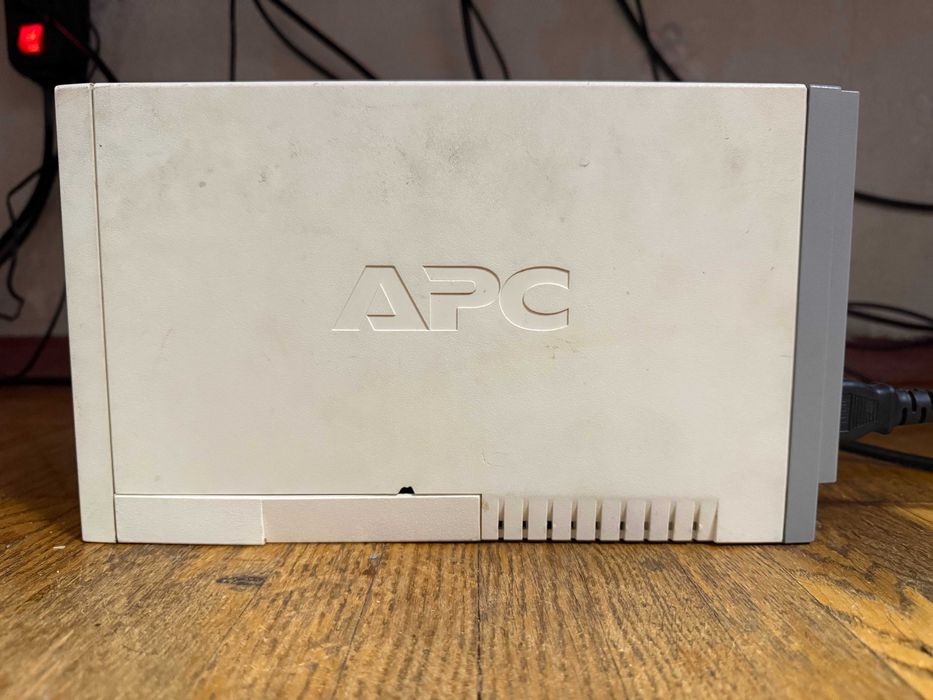 ДБЖ APC Back-UPS CS 500 • Повний комплект кабелів • Аккумулятор