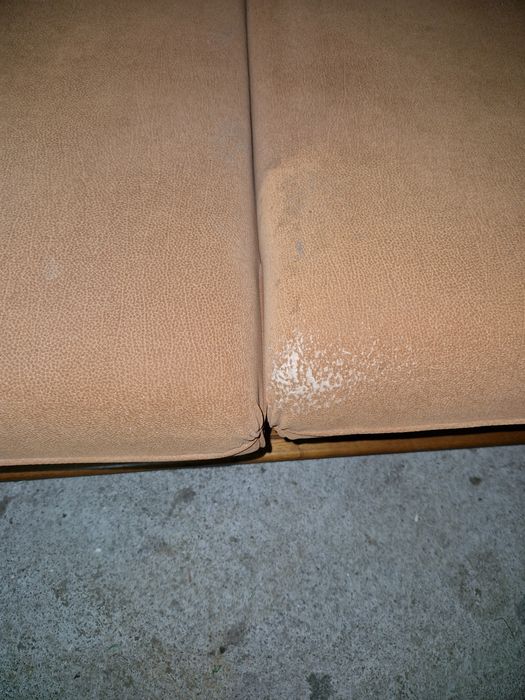 Sofá de três lugares