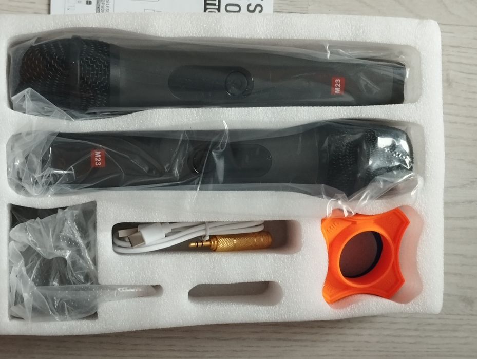 Zestaw dwóch mikrofonów bezprzewodowych wraz z odbiornikiem