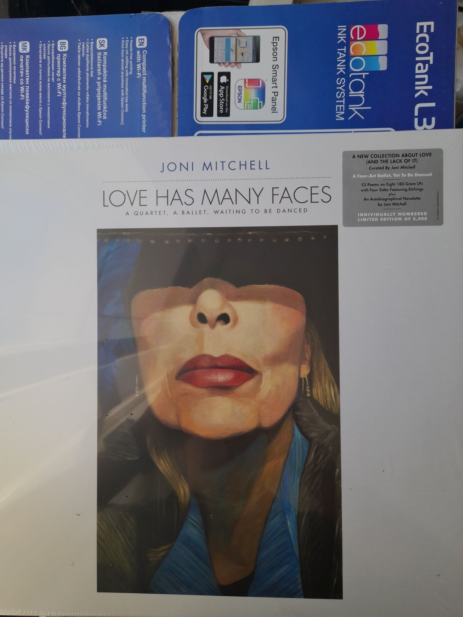 Joni Mitchell- Love Has Many Faces 8LP