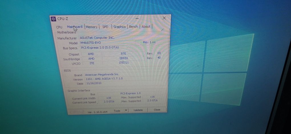 Komputer z monitorem