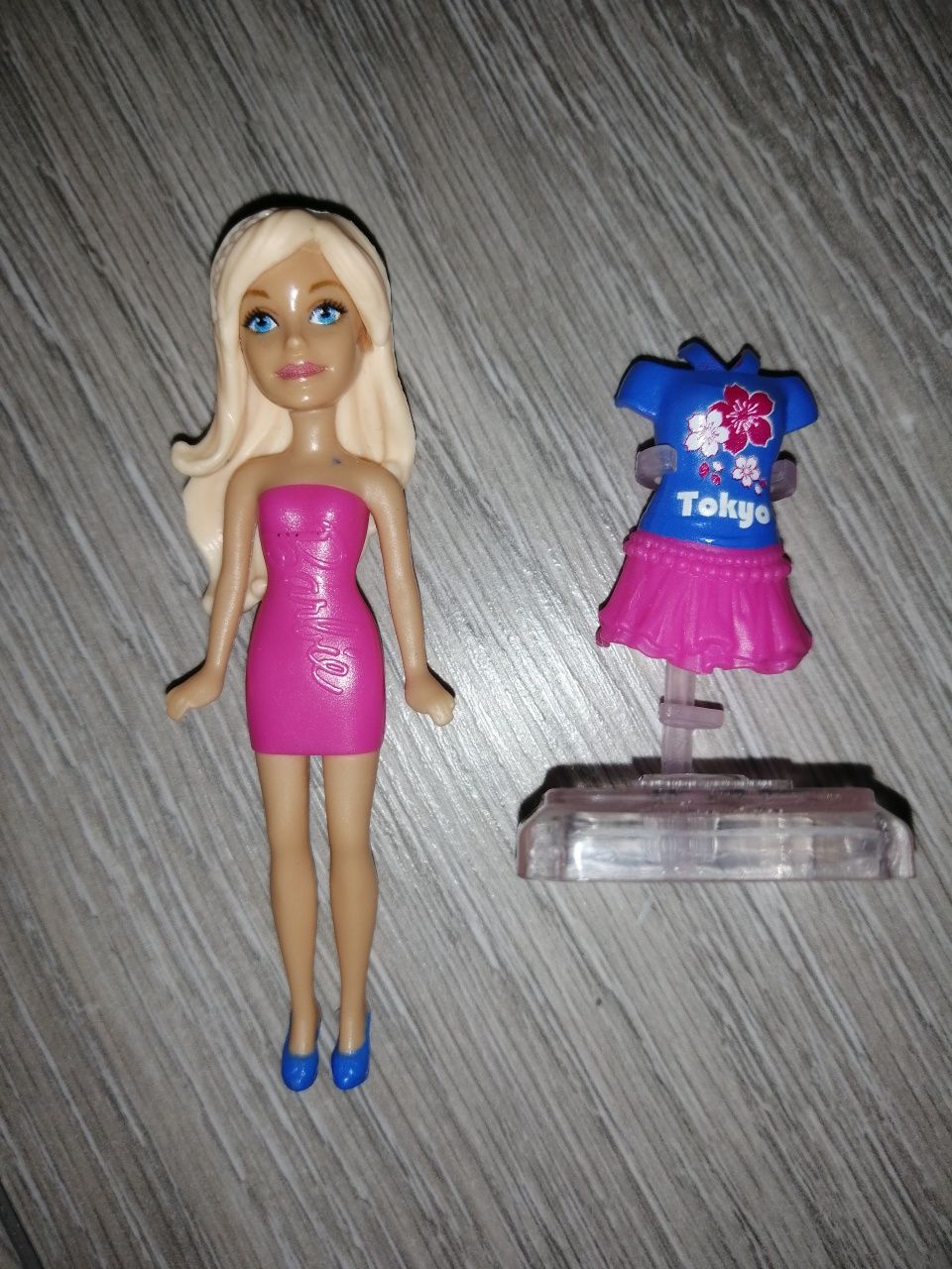 Mini laleczka Barbie Mattel z dodatkowym ubrankiem