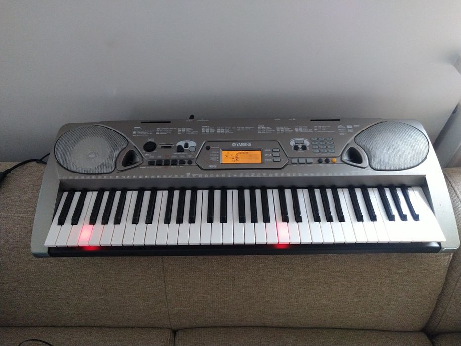 Organy keyboard Yamaha EZ-250i
