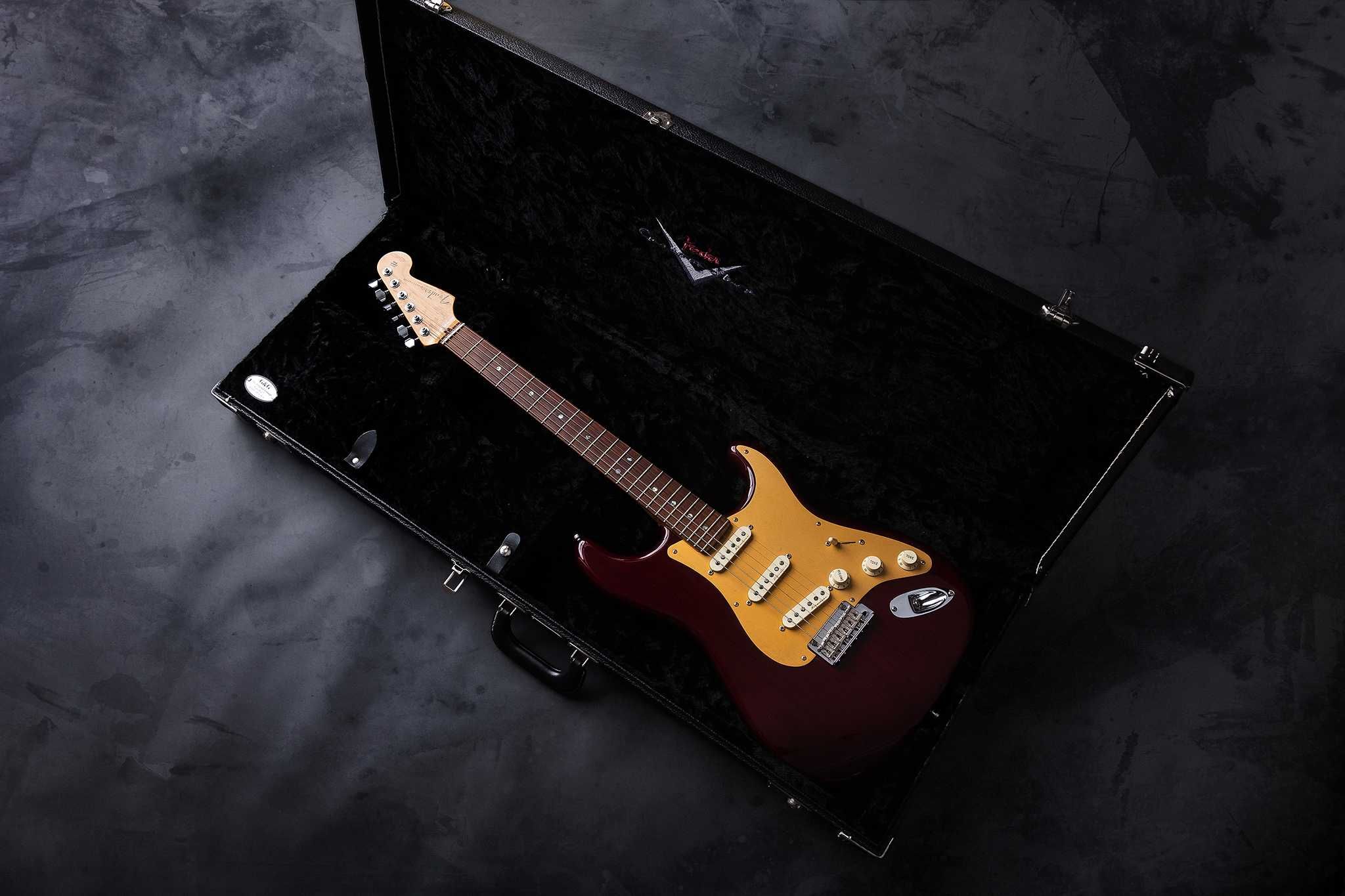 Fender Classic Player Strat Custom Shop 2006 Noiseless Midnight Wine