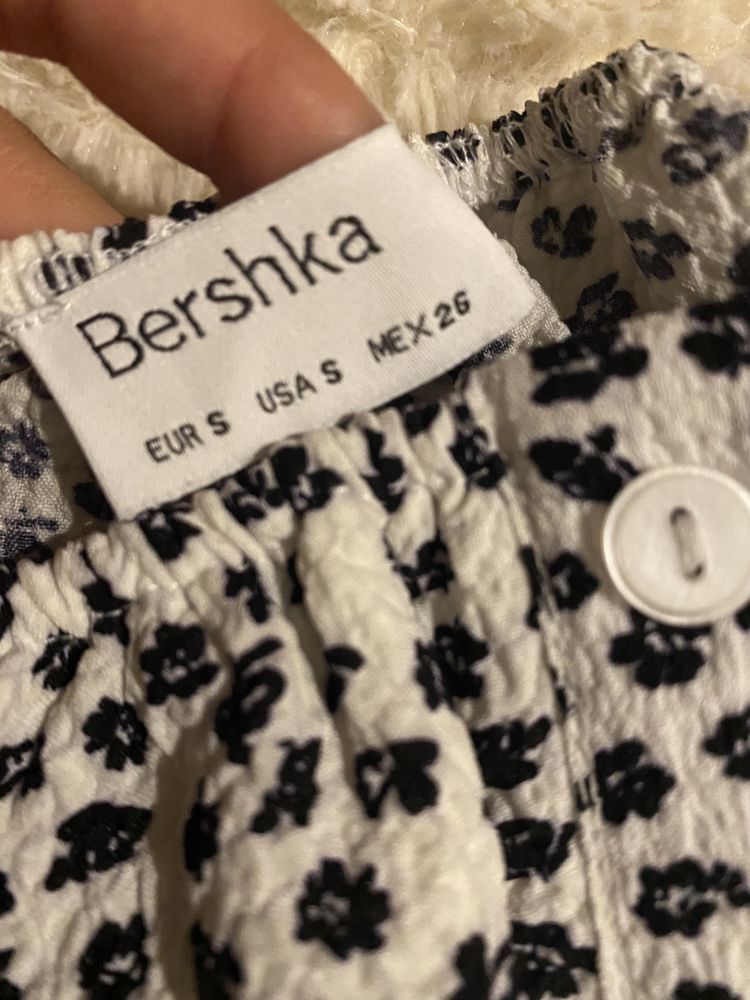 Top bershka com padrão