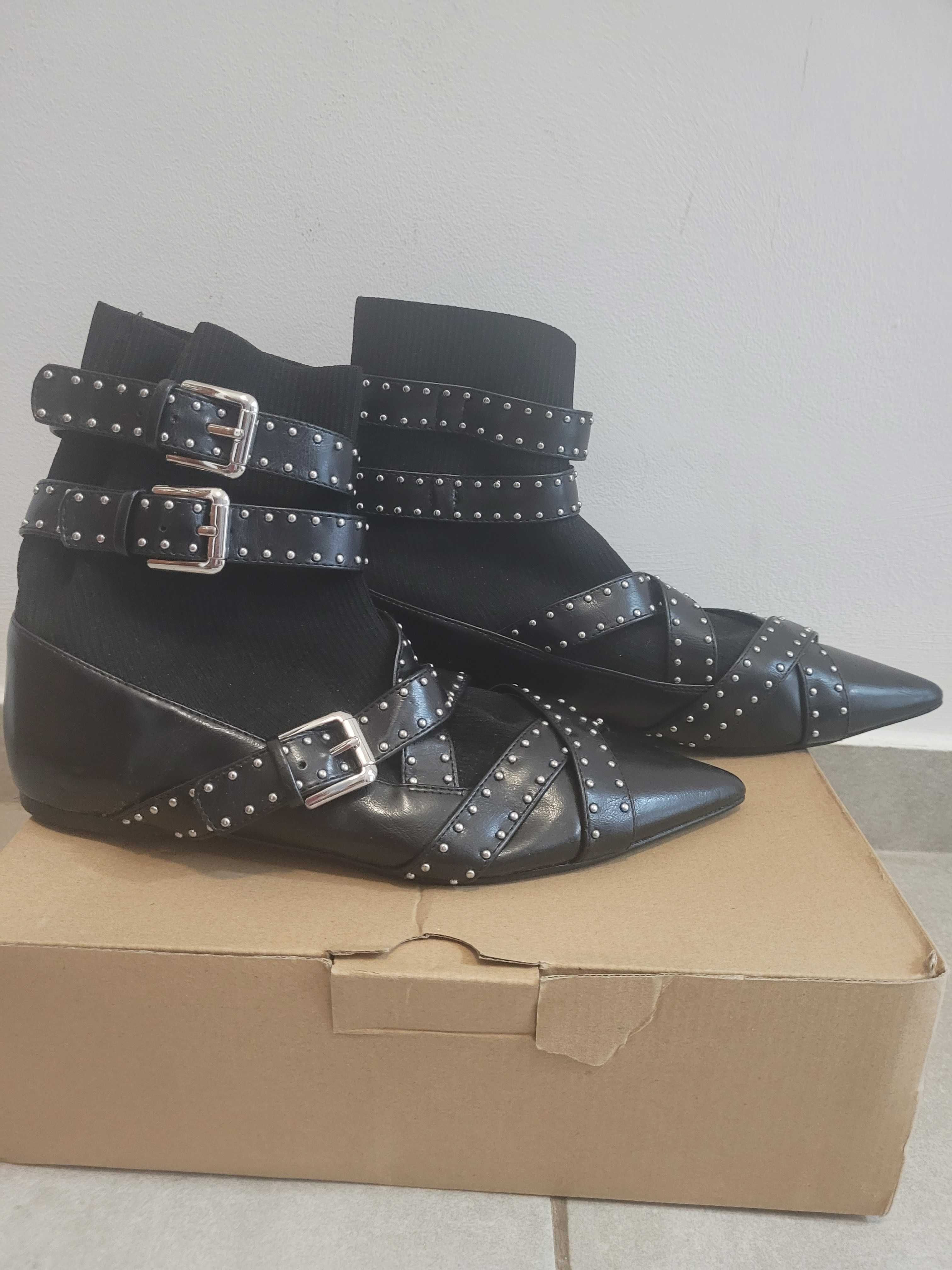 Bota preta sem salto da Zara