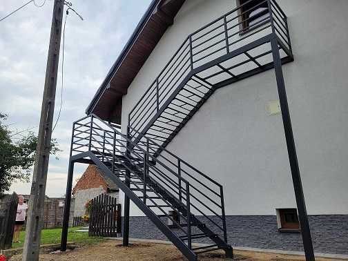 Schody zewnętrzne metalowe