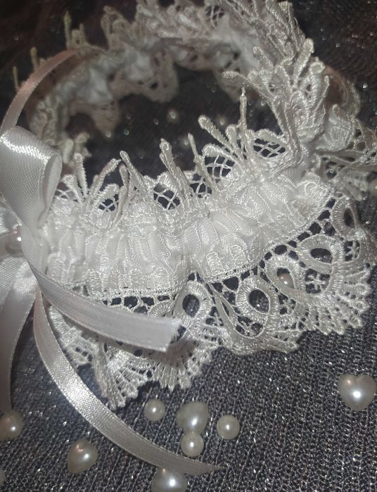 Весільна підв'язка нареченої на ніжку