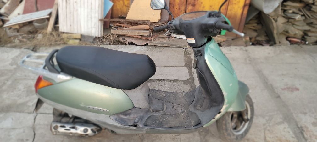 Скутер Honda Lead 100