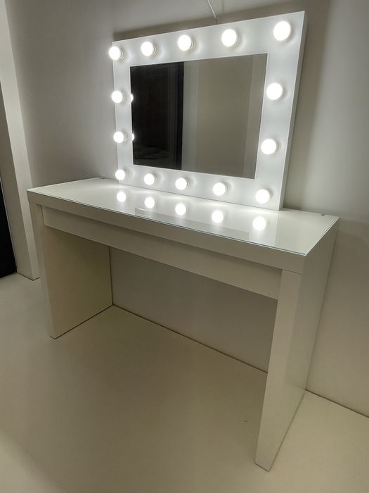 Toaletka Ikea + Lustro Hollywood lampki led