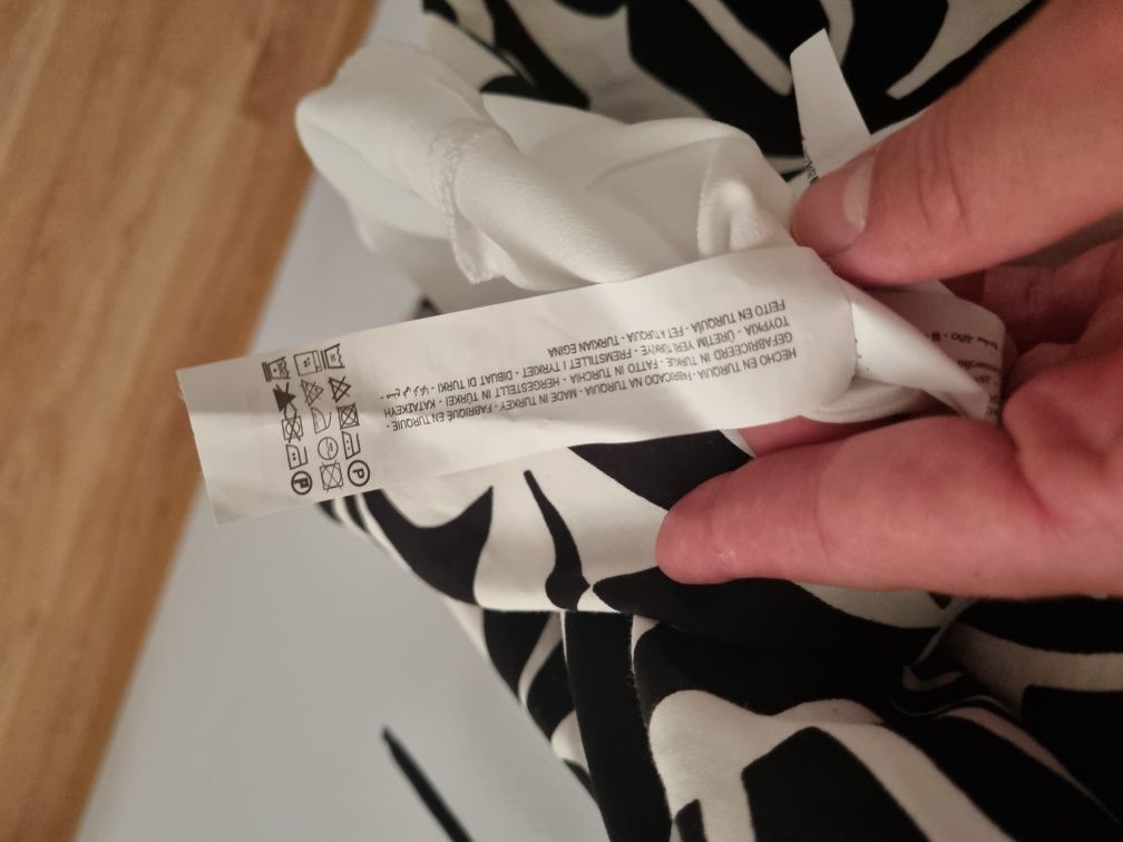 Nowa sukienka Zara w rozmiarze XS