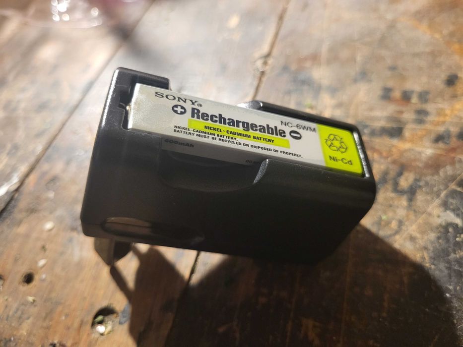 Ladowarka/akumulator Sony NC-6WM