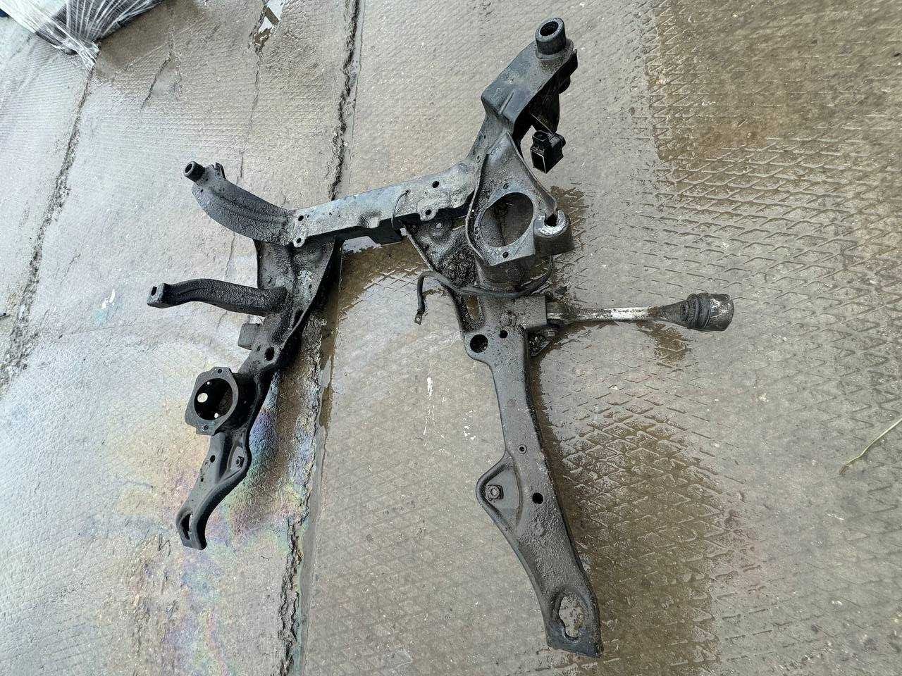 Передній Підрамник до BMW E60/E61 (4Х4)